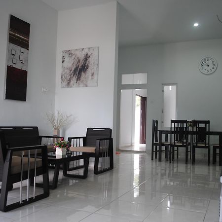 Golden Hawaii Villa Singkawang Buitenkant foto