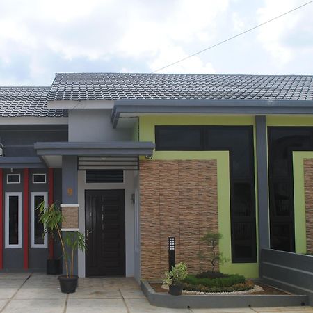 Golden Hawaii Villa Singkawang Buitenkant foto